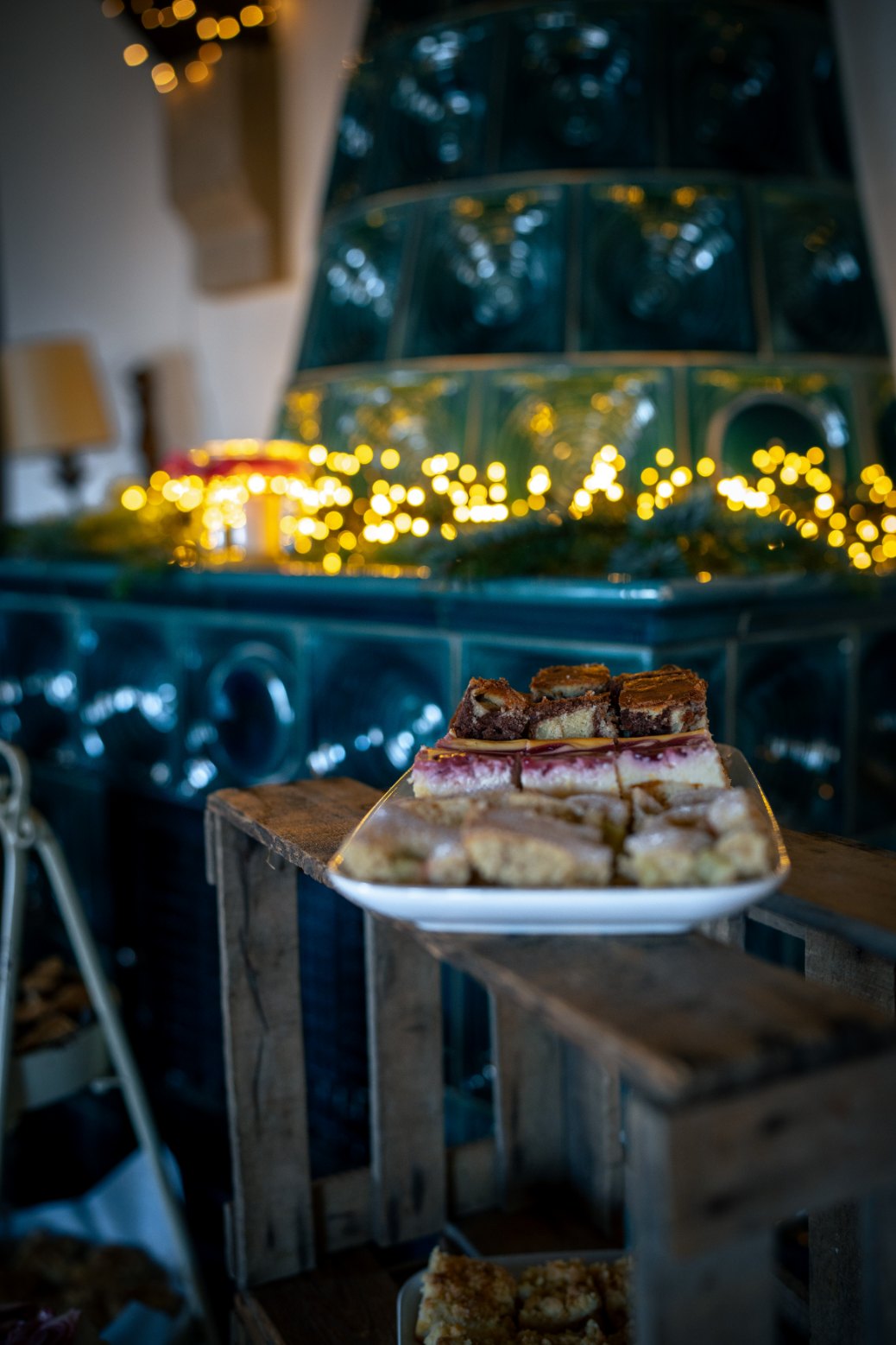 Buffet mit Lichterschmuck im Schloss